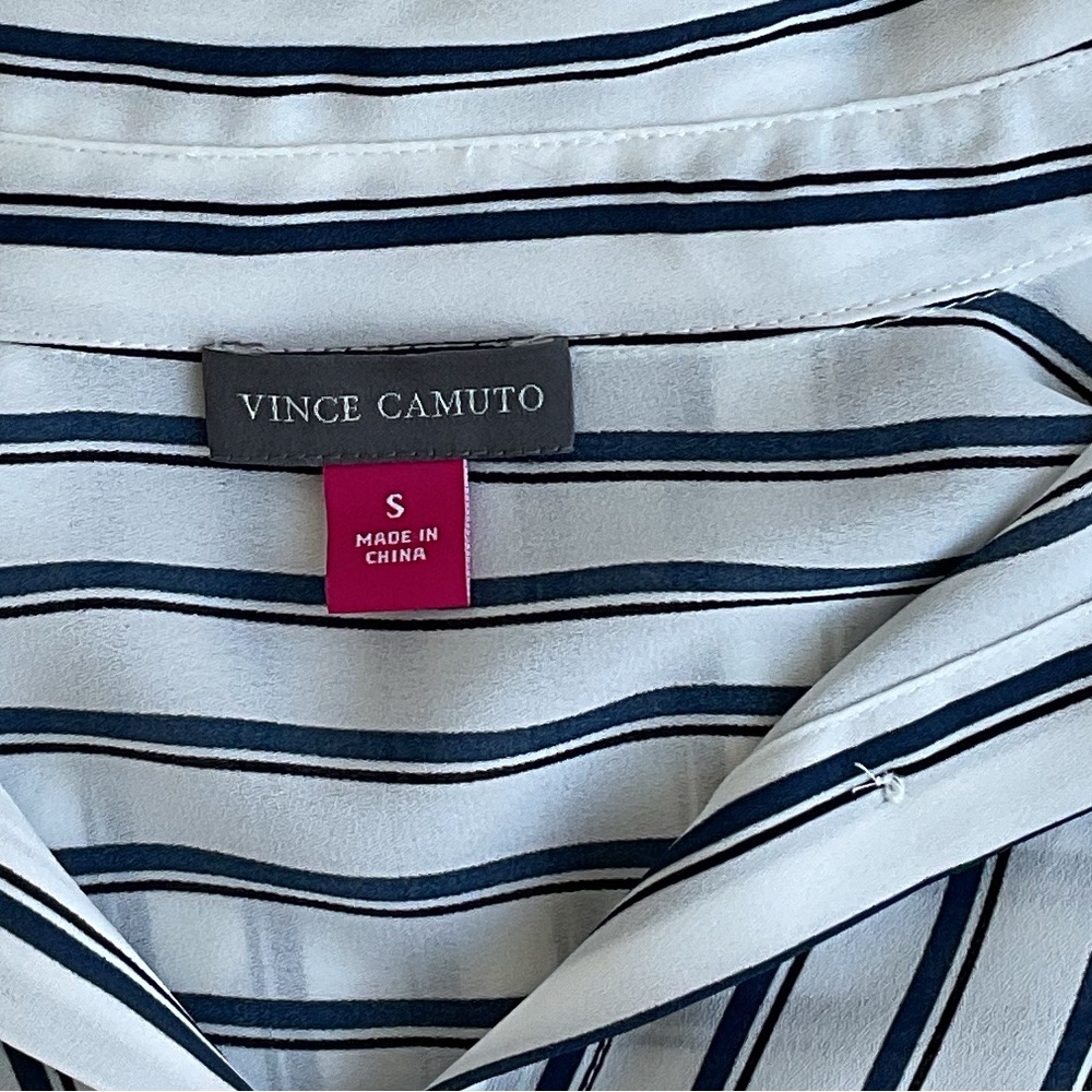 🌈 Vince Camuto women’s Stripe Blouse - Picture 6 of 7